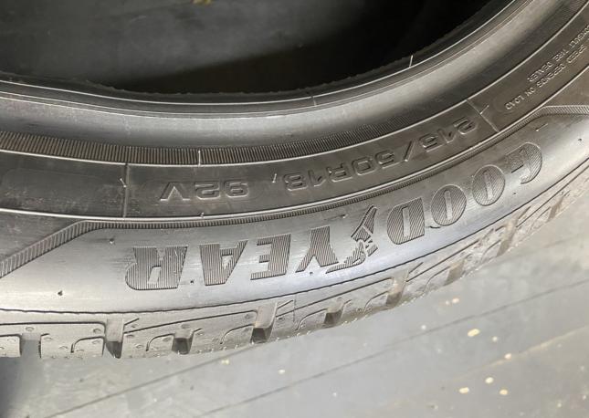 Goodyear UltraGrip Performance 215/50 R18