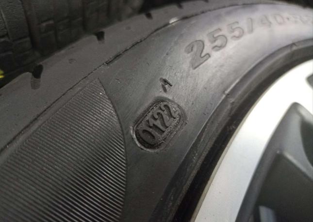 Pirelli P Zero 255/40 R21 102Y