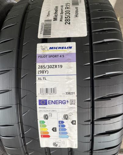 Michelin Pilot Sport 4 S 255/35 R19 и 285/30 R19 Y