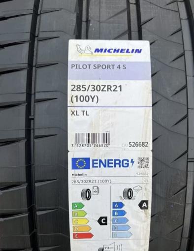 Michelin Pilot Sport 4 S 285/30 R21 и 255/35 R21