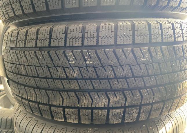 Bridgestone Blizzak Ice 245/45 R18