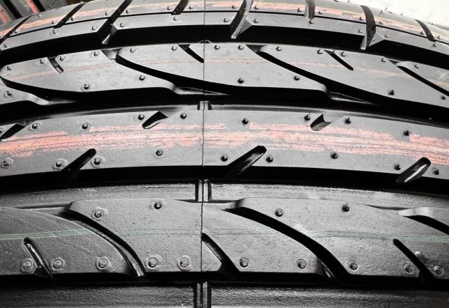 Bridgestone Dueler H/P Sport RFT 235/45 R19