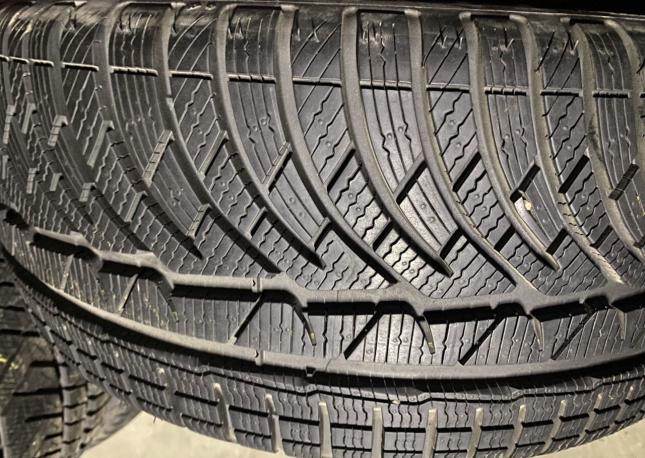 Michelin Pilot Alpin PA4 235/40 R18