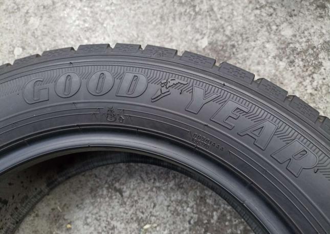 Goodyear Ice Navi 7 215/55 R16