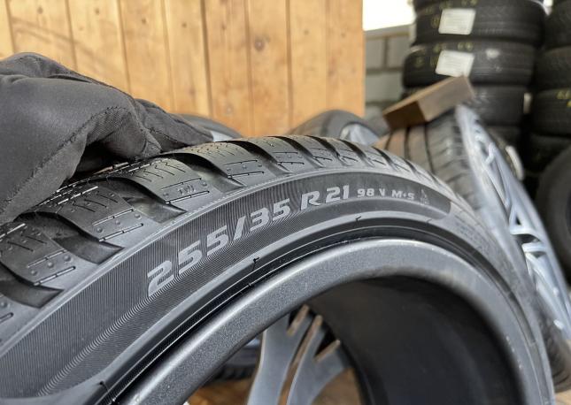 Pirelli Winter Sottozero 3 255/35 R21 98V