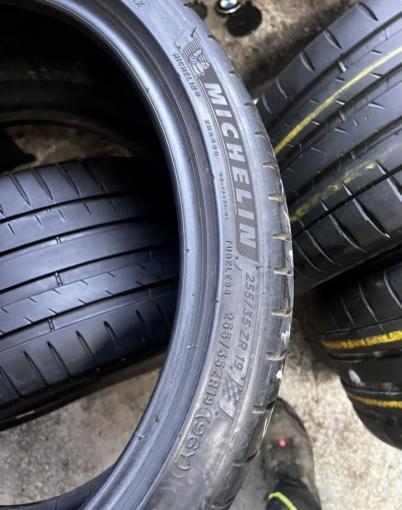 Michelin Pilot Sport 4 255/35 R19