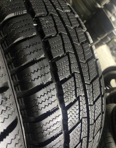 Hankook Winter RW06 215/70 R15C