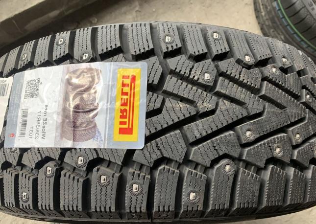 Pirelli Ice Zero 235/55 R17