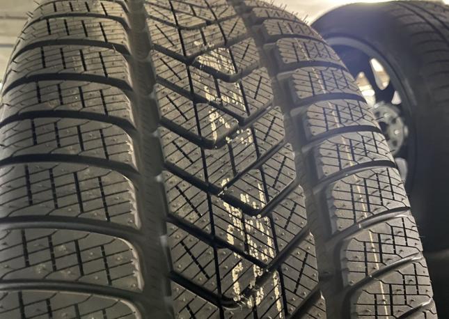 Pirelli Scorpion Winter 2 275/40 R22 и 315/35 R22 108V