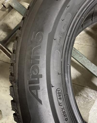 Michelin Alpin 5 215/65 R17