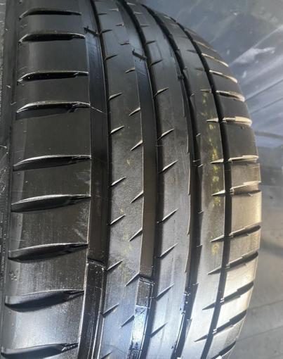 Michelin Pilot Sport 4 235/35 R19