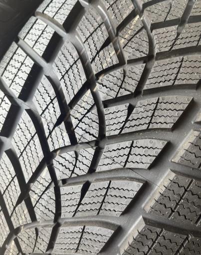 Goodyear UltraGrip Ice 285/60 R18 116T