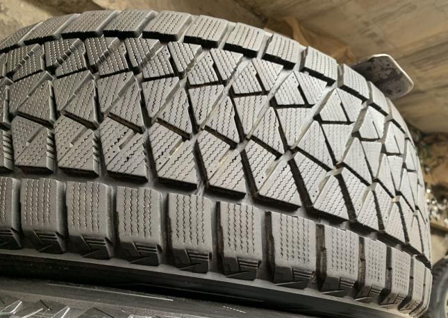 Bridgestone Blizzak DM-V2 275/45 R20