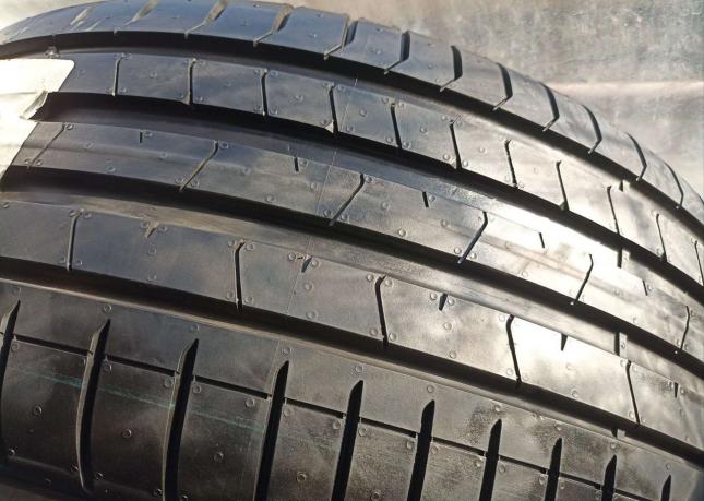 Pirelli P Zero PZ4 225/40 R19 и 255/35 R19