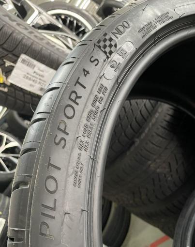 Michelin Pilot Sport 4 275/35 R21 и 315/30 R21 105Y