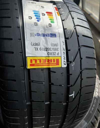 Pirelli P Zero 285/30 R19