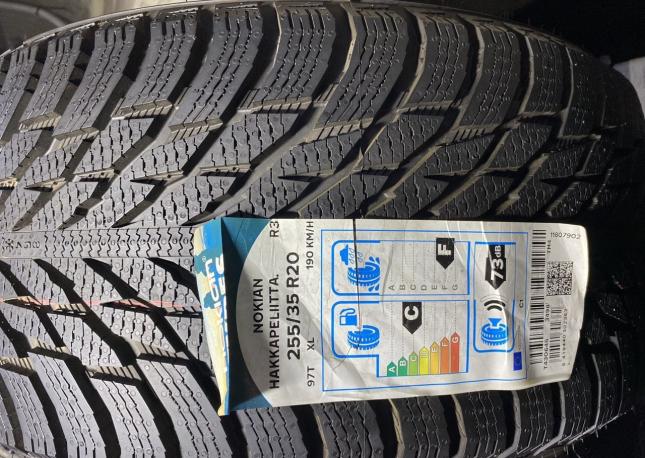 Nokian Tyres Hakkapeliitta R5 255/35 R20 97T