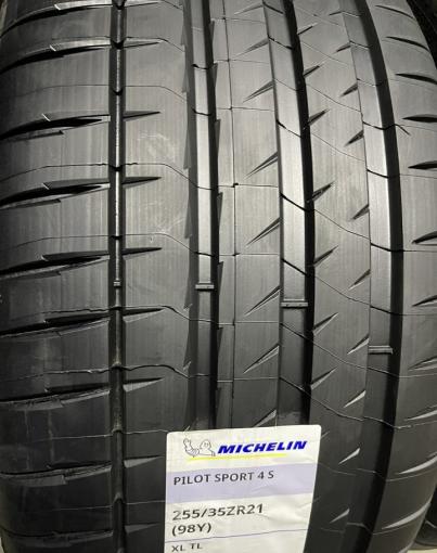 Michelin Pilot Sport 4 S Acoustic 255/35 R21 и 285/30 R21 Y