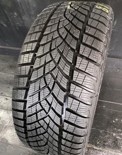 Goodyear UltraGrip Performance 215/40 R18