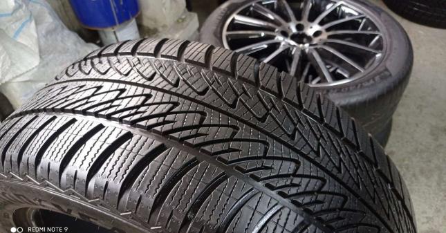 Goodyear UltraGrip Performance 285/45 R20