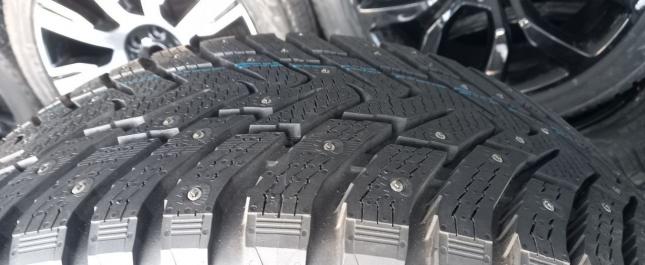 Nokian Tyres Hakkapeliitta 8 SUV 265/40 R21 105T