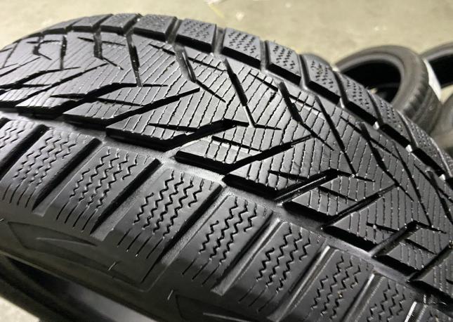 Vredestein Wintrac Xtreme S 215/60 R17 96H