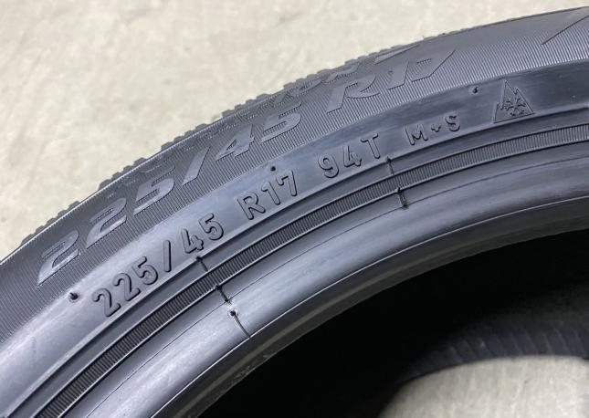 Pirelli Ice Zero 225/45 R17 94T