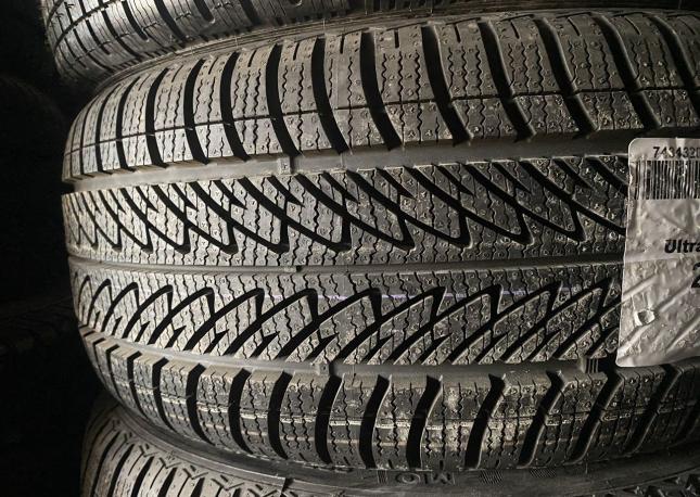 Goodyear UltraGrip 8 Performance 225/40 R18