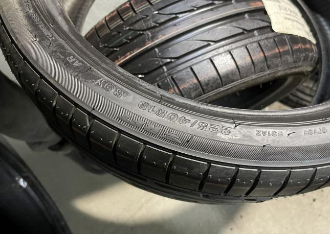 Bridgestone Potenza S001 225/40 R19 89Y