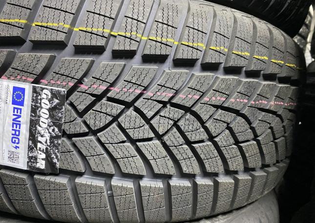 Goodyear UltraGrip Performance+ 255/45 R20