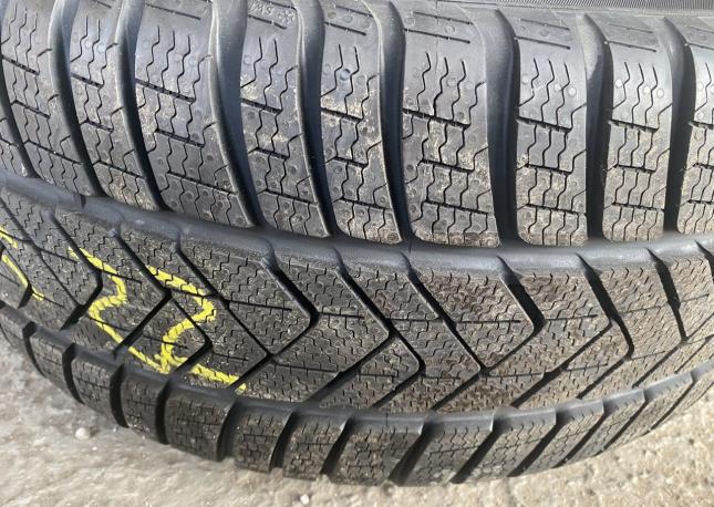 Pirelli Winter Sottozero 3 275/40 R18 и 245/45 R18 103V