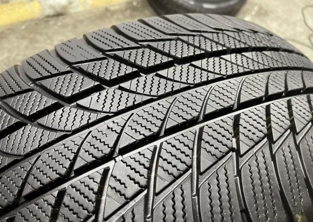 Bridgestone Blizzak LM-001 245/50 R19