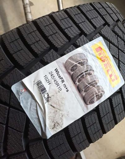 Pirelli Ice Zero SUV 245/45 R19