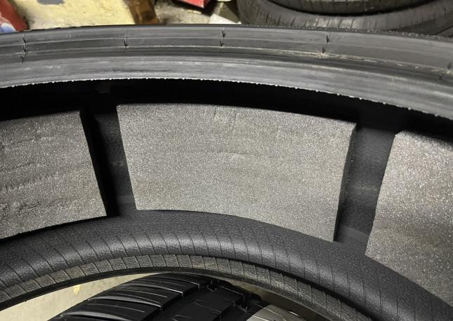 Pirelli P Zero PZ4 L.S. 255/35 R21 98Y