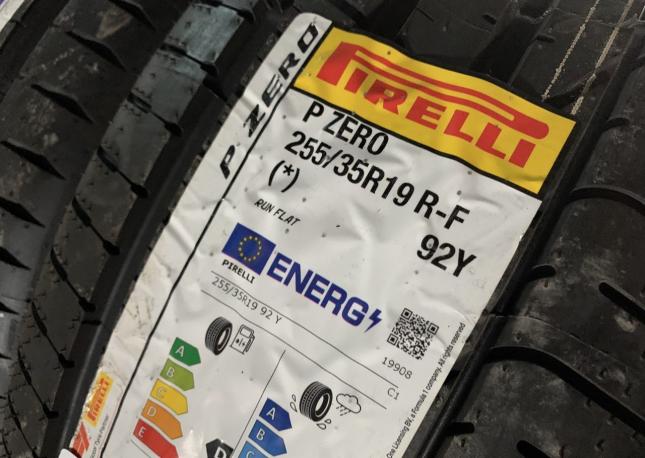 Pirelli P Zero 225/40 R19 и 255/35 R19 92Y