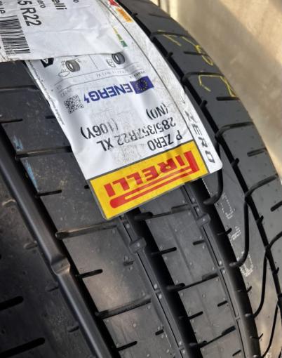 Pirelli P Zero 315/30 R22 и 285/35 R22