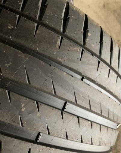 Michelin Pilot Sport 4 S 245/40 R20 и 275/35 R20