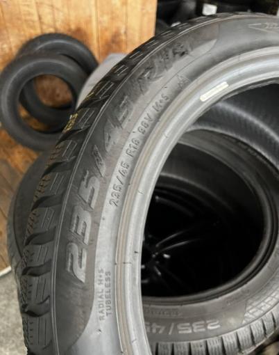 Pirelli Winter Sottozero 3 235/45 R18