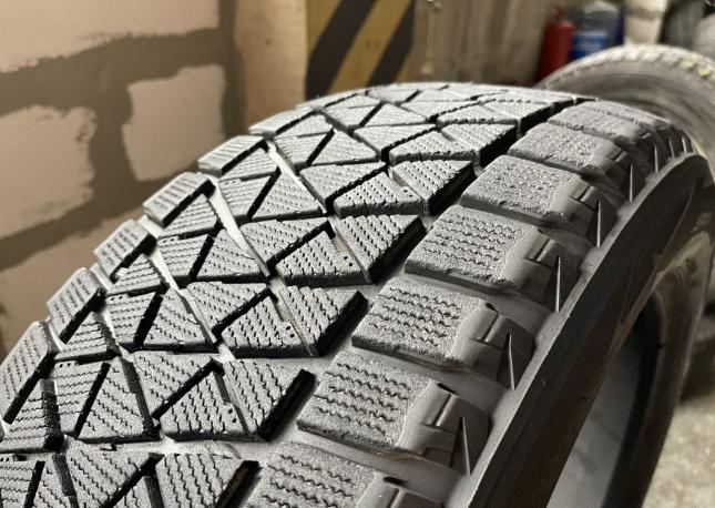 Bridgestone Blizzak DM-V2 235/55 R20 102Q