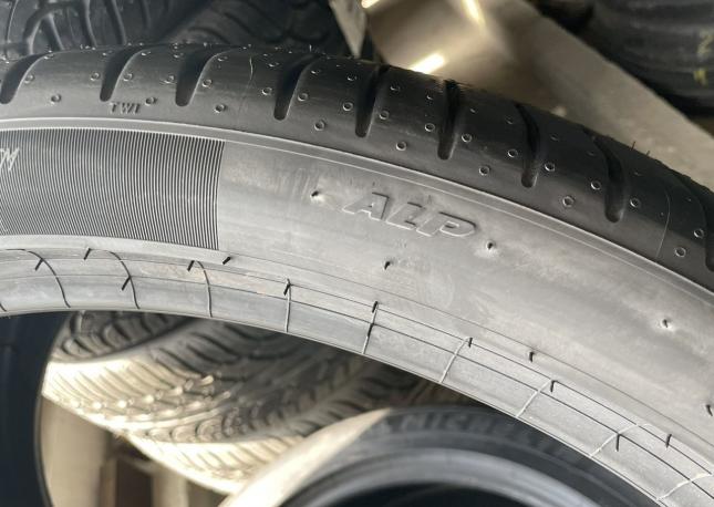 Pirelli P Zero PZ4 285/35 R23 и 325/30 R23 109Y