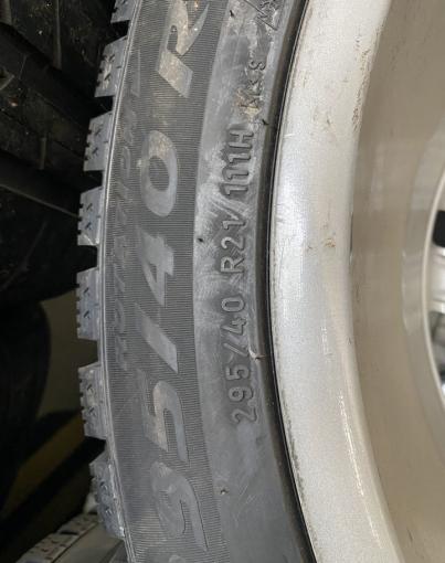 Pirelli Ice Zero 295/40 R21 111H