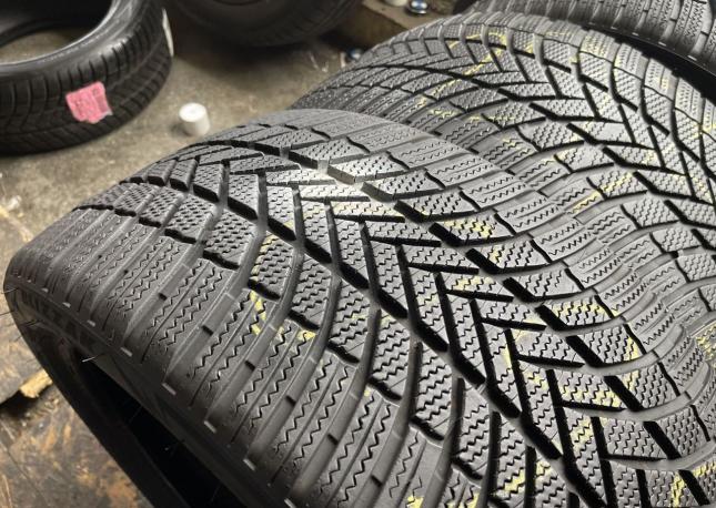 Bridgestone Blizzak LM005 RFT 265/40 R21 105H