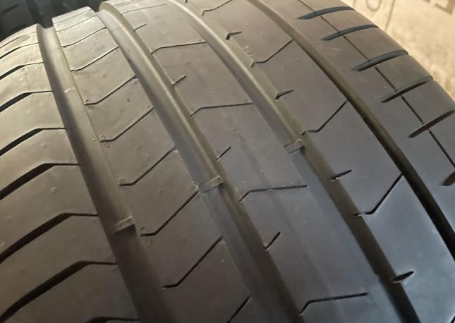 Pirelli P Zero PZ4 L.S. 275/40 R21 и 315/35 R21 107Y