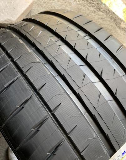 Michelin Pilot Sport 4 S 285/30 R22