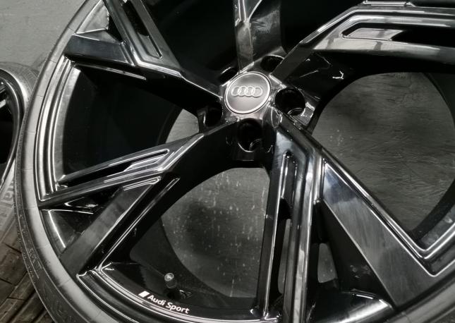 Оригинальные колеса на Audi RS6 C8 / RS7 R22