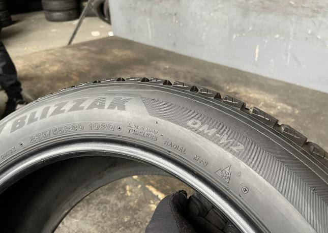 Bridgestone Blizzak DM-V2 235/55 R20 102Q