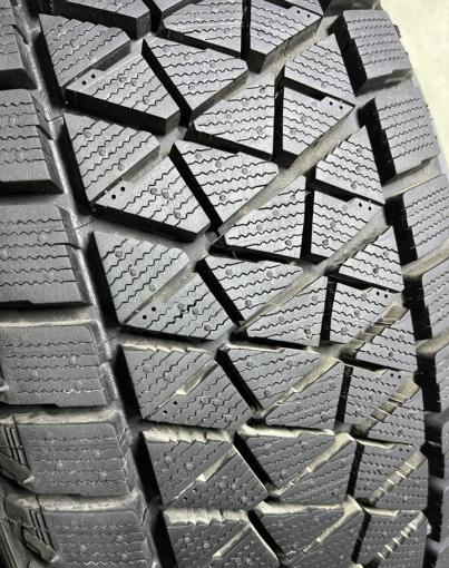 Bridgestone Blizzak DM-V2 235/55 R20 102T