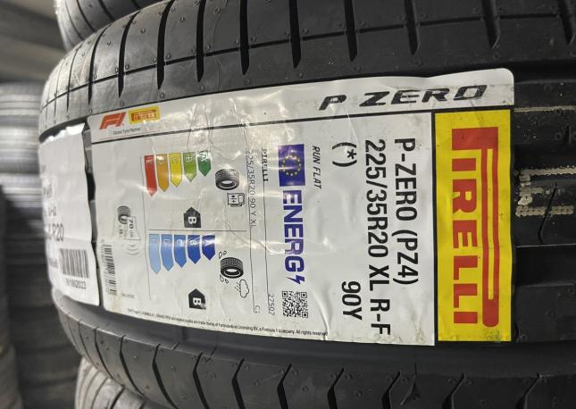 Pirelli P Zero PZ4 225/35 R20 90Y