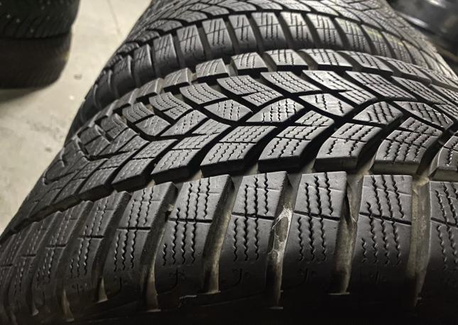 Goodyear UltraGrip Performance+ 215/40 R17