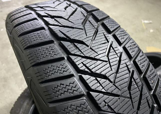 Vredestein Wintrac Xtreme S 215/60 R17 96H